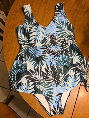 Tropical Leaf Print Tankini Swimsuit Set in Blue and Green